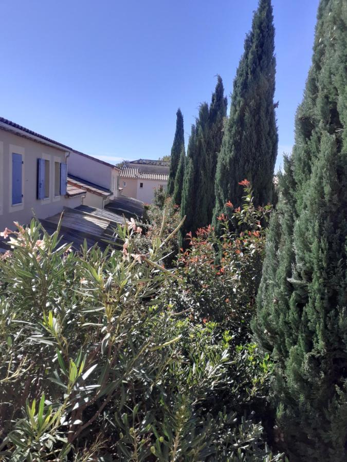 Sous Le Soleil Des Alpilles Apartment Mouries Exterior photo